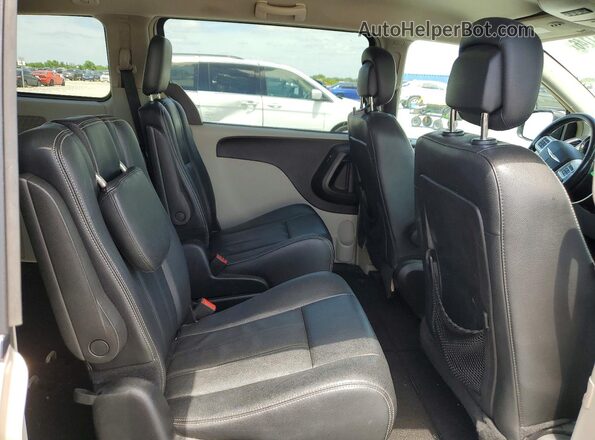 2C4RC1BG8GR280376 2016 CHRYSLER TOWN Gold Rear interior view