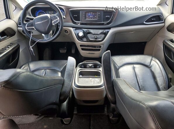 2C4RC1BG8HR511889 2017 CHRYSLER PACIFICA Silver Widok deski rozdzielczej