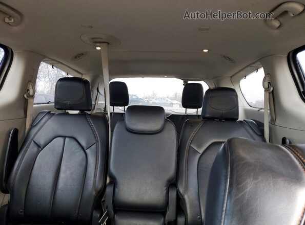 2C4RC1BG8HR511889 2017 CHRYSLER PACIFICA Silver Widok tylnych siedzeń