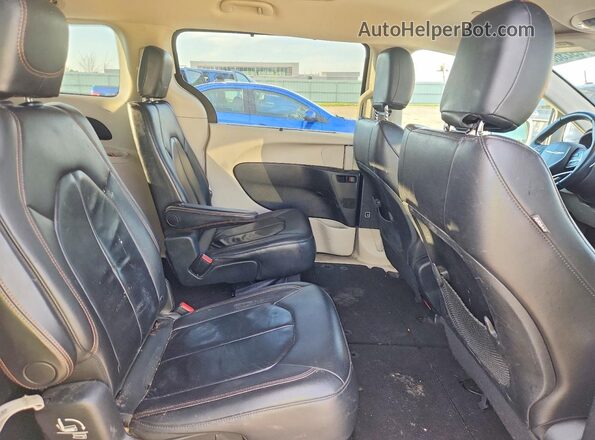 2C4RC1BG8HR613113 2017 CHRYSLER PACIFICA Белый Вид задней части салона