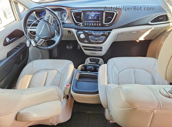 2C4RC1BG8JR122854 2018 CHRYSLER PACIFICA Белый Вид панели приборов
