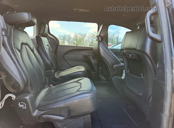 2C4RC1BG8PR522082 2023 CHRYSLER PACIFICA Black Widok wnętrza z tyłu