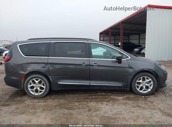 2C4RC1BG9HR810470 2017 CHRYSLER PACIFICA Серый Вид задней части салона