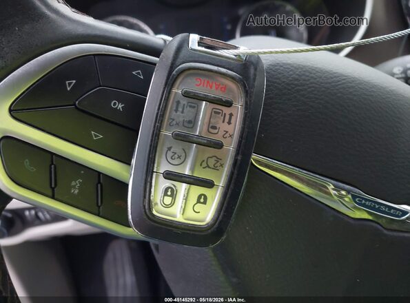 2C4RC1BG9HR810470 2017 CHRYSLER PACIFICA Серый Вид панели приборов
