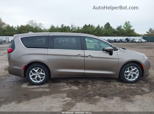2C4RC1BG9HR844540 2017 CHRYSLER PACIFICA Желто-коричневый Вид задней части салона