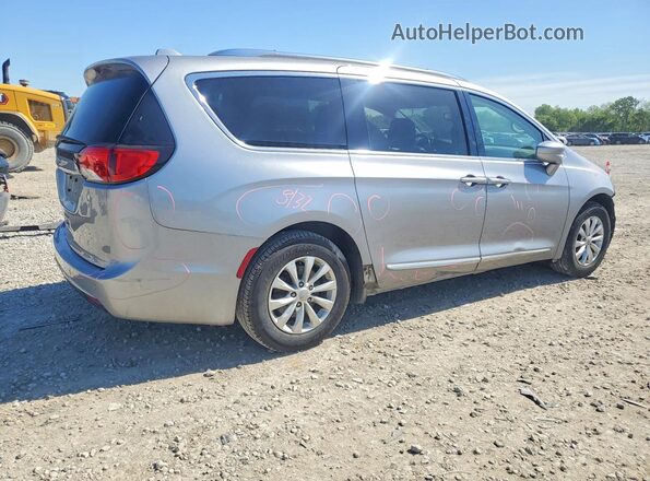 2C4RC1BG9JR322738 2018 CHRYSLER PACIFICA Silver Tył prawy
