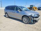 2018 Chrysler Pacifica Touring L Silver vin: 2C4RC1BG9JR322738