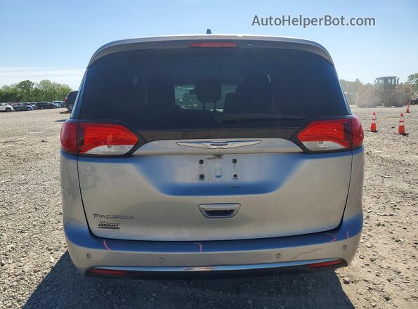 2C4RC1BG9JR322738 2018 CHRYSLER PACIFICA Silver Widok z tyłu