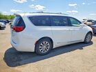 2018 Chrysler Pacifica Touring L White vin: 2C4RC1BG9JR352287