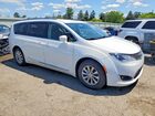 2018 Chrysler Pacifica Touring L White vin: 2C4RC1BG9JR352287