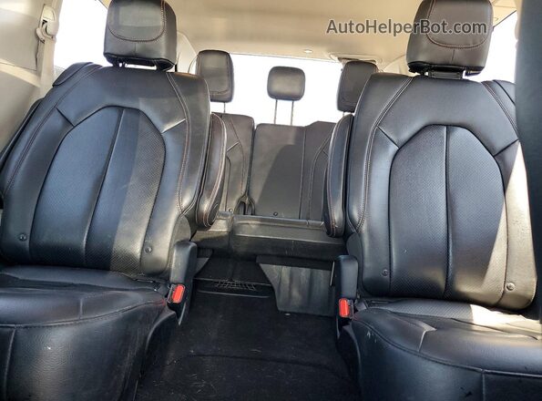 2C4RC1BG9JR352287 2018 CHRYSLER PACIFICA White Widok tylnych siedzeń