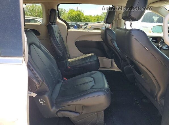 2C4RC1BG9JR352287 2018 CHRYSLER PACIFICA White Widok wnętrza z tyłu