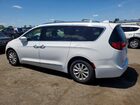 2018 Chrysler Pacifica Touring L White vin: 2C4RC1BG9JR352287