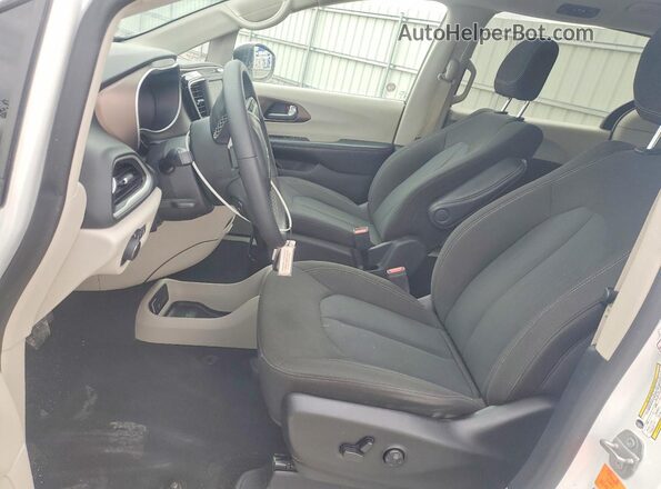 2C4RC1CG0PR524696 2023 CHRYSLER VOYAGER Белый Вид салона спереди