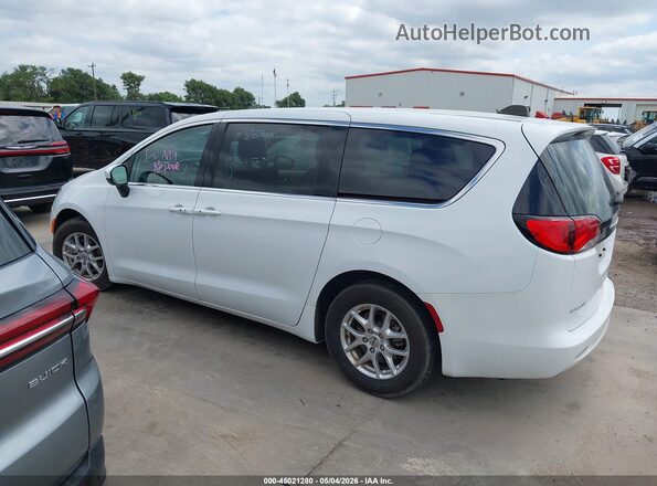 2C4RC1CG3PR616563 2023 CHRYSLER VOYAGER White Widok wnętrza 360 stopni