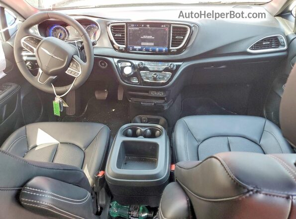 2C4RC1CG3SR613896 2025 CHRYSLER VOYAGER Красный Вид панели приборов
