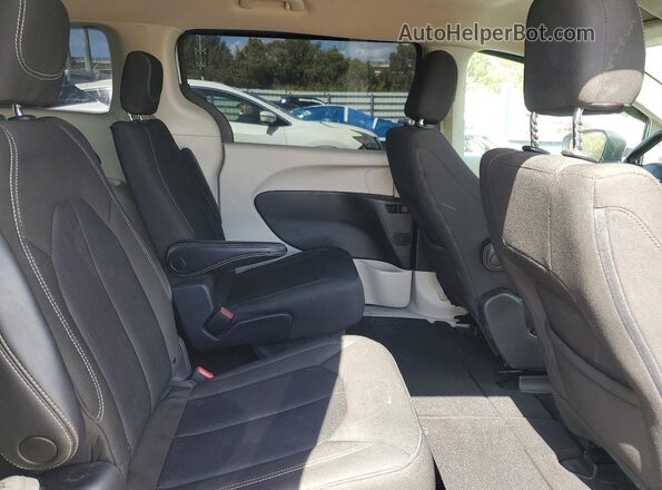 2C4RC1CG4NR163292 2022 CHRYSLER VOYAGER Серебряный Вид задней части салона