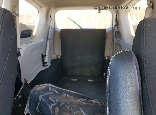 2C4RC1CG4PR525835 2023 CHRYSLER VOYAGER White Widok tylnych siedzeń