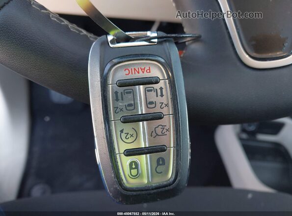 2C4RC1CG6PR616752 2023 CHRYSLER VOYAGER Темно-бордовый Вид панели приборов