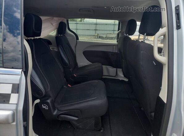 2C4RC1CG7PR597581 2023 CHRYSLER VOYAGER Серебряный Вид задней части салона