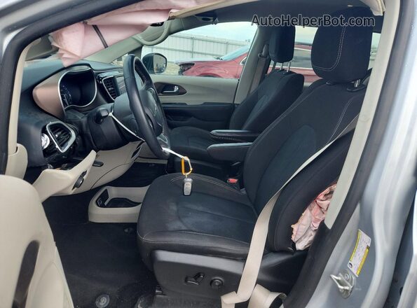 2C4RC1CG7PR597581 2023 CHRYSLER VOYAGER Серебряный Вид салона спереди