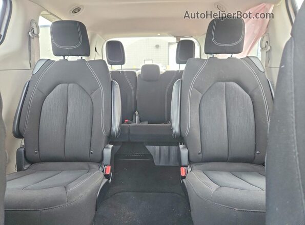 2C4RC1CG7PR597581 2023 CHRYSLER VOYAGER Серебряный Вид задних сидений