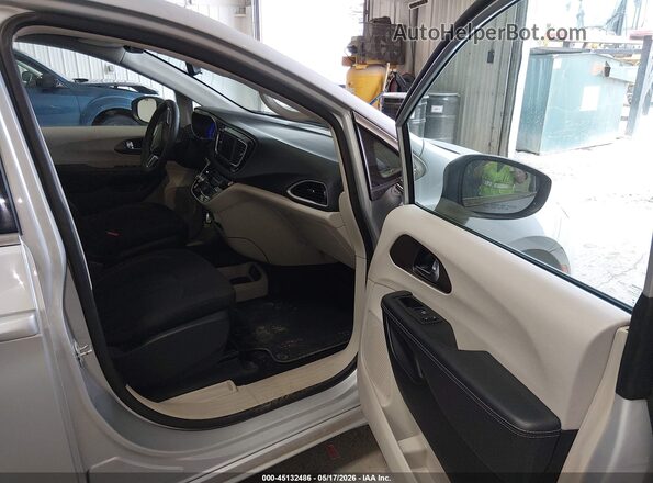 2C4RC1CG8PR591191 2023 CHRYSLER VOYAGER Серебряный Вид салона спереди