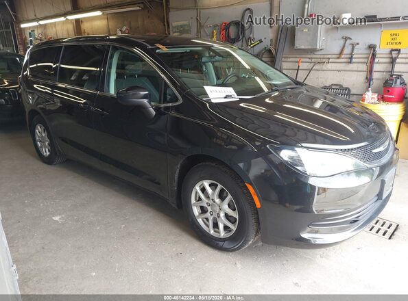 2C4RC1CG9LR237612 2020 CHRYSLER VOYAGER Черный Передняя правая четверть