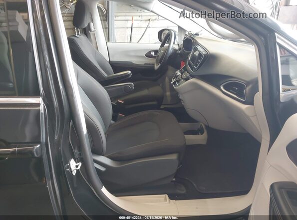 2C4RC1CG9LR237612 2020 CHRYSLER VOYAGER Черный Вид салона спереди