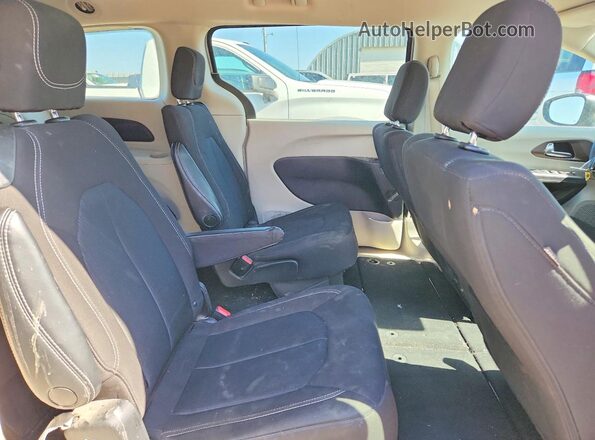 2C4RC1CGXPR530036 2023 CHRYSLER VOYAGER Silver Widok wnętrza z tyłu