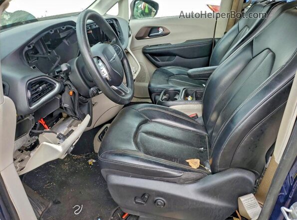 2C4RC1DG2LR163688 2020 CHRYSLER VOYAGER Синий Вид салона спереди