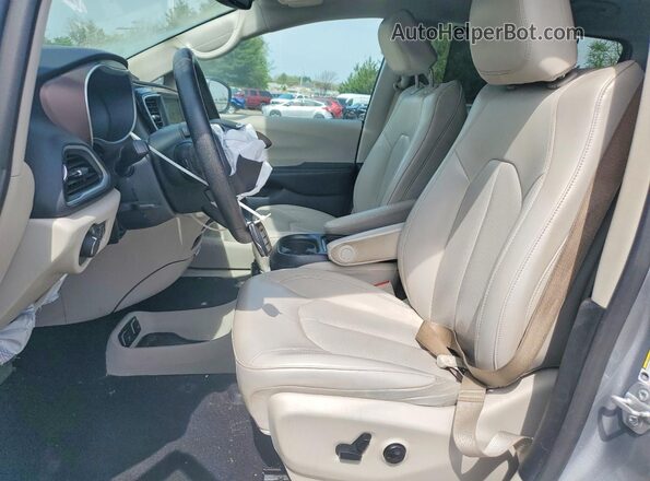 2C4RC1DG4MR506485 2021 CHRYSLER VOYAGER Silver Front interior view