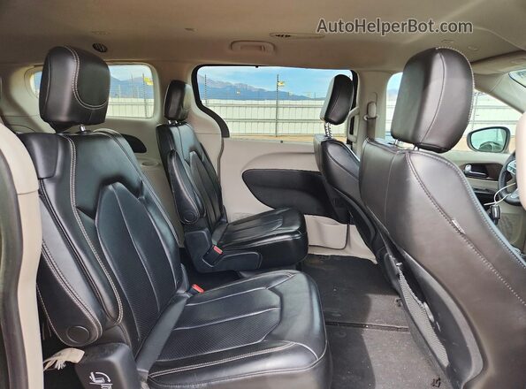 2C4RC1DG6LR148899 2020 CHRYSLER VOYAGER Серый Вид задней части салона