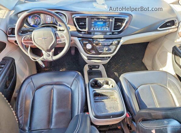 2C4RC1DG6LR260828 2020 CHRYSLER VOYAGER Silver Widok deski rozdzielczej