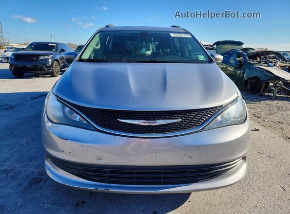 2C4RC1DG6LR260828 2020 CHRYSLER VOYAGER Silver Widok z przodu