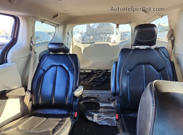 2C4RC1DG6LR260828 2020 CHRYSLER VOYAGER Silver Widok tylnych siedzeń