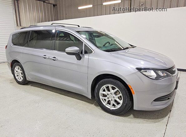 2C4RC1DG8LR260846 2020 CHRYSLER VOYAGER Silver Передня права чверть