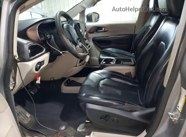 2C4RC1DG8LR265318 2020 CHRYSLER VOYAGER Серебряный Вид салона спереди