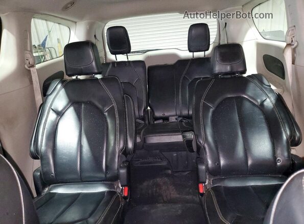 2C4RC1DG8LR265318 2020 CHRYSLER VOYAGER Серебряный Вид задних сидений