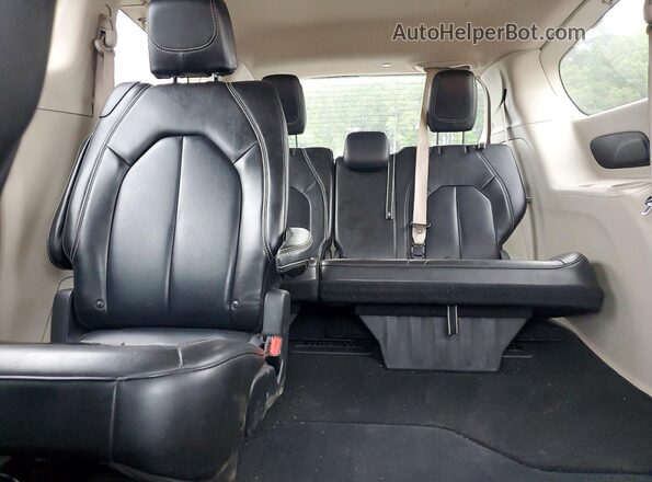 2C4RC1DG8MR532202 2021 CHRYSLER VOYAGER Бордовый Вид задних сидений