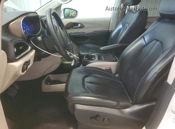 2C4RC1DGXLR156665 2020 CHRYSLER VOYAGER White Widok wnętrza z przodu