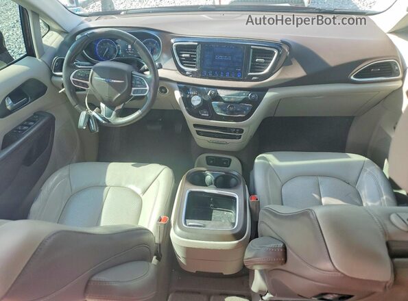 2C4RC1EG0HR669963 2017 CHRYSLER PACIFICA Red Widok deski rozdzielczej