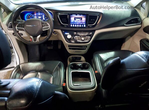 2C4RC1EG1HR660169 2017 CHRYSLER PACIFICA White Widok deski rozdzielczej