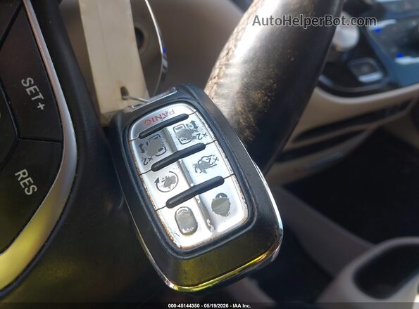 2C4RC1EG1HR684021 2017 CHRYSLER PACIFICA Темно-бордовый Вид панели приборов