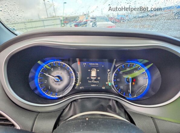 2C4RC1EG1JR237579 2018 CHRYSLER PACIFICA Черный Вид щитка приборов