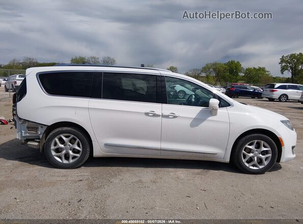 2C4RC1EG2HR622319 2017 CHRYSLER PACIFICA Белый Панорамный вид салона 360°