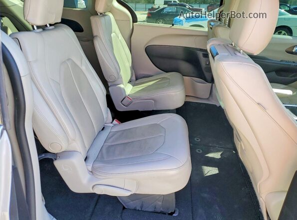 2C4RC1EG3KR615774 2019 CHRYSLER PACIFICA White Widok wnętrza z tyłu