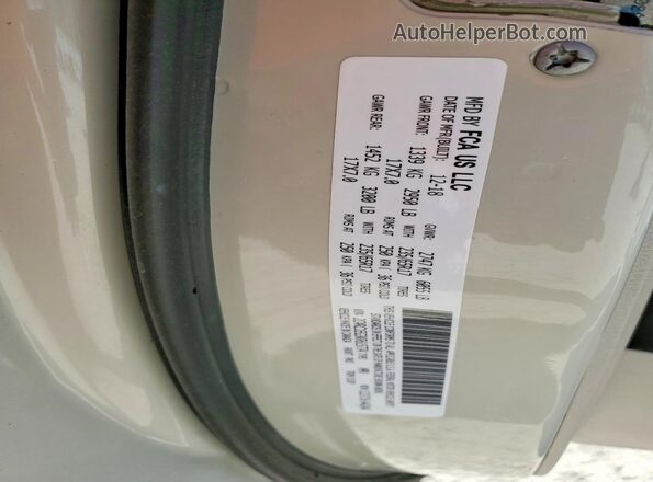 2C4RC1EG3KR615774 2019 CHRYSLER PACIFICA White Widok wnętrza 360 stopni