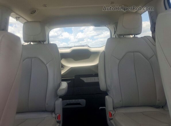 2C4RC1EG3LR197671 2019 CHRYSLER PACIFICA White უკანა სავარძლების ხედი
