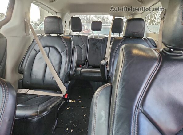 2C4RC1EG5JR228495 2018 CHRYSLER PACIFICA Черный Вид задних сидений